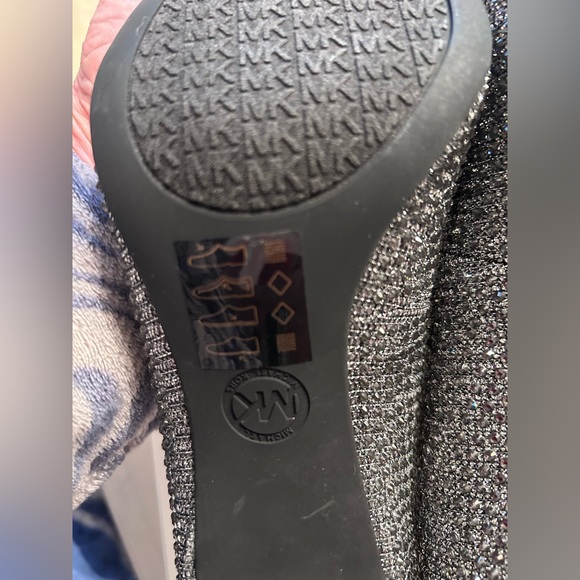 Michael Kors Dorothy Silver Crystal Embellished Pointed-Toe Pumps size 9 NWT - Picture 11 of 14